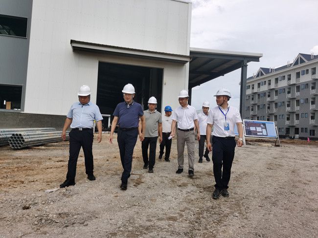 何朝建在项目现场；蒲茉笊悖ㄐ尥迹.jpg